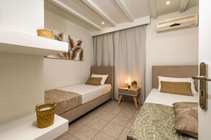 4 slaapkamers, een strijkplank/strijkijzer, gratis wifi, beddengoed