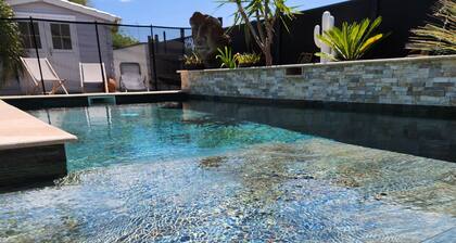 Villa with heated, secure swimming pool, 10 minutes from the beach