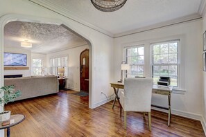 4 bedrooms, desk, travel crib, free WiFi - Large luxury Home - Walk to Campus/Stadium in the Heart of Norman (norman)