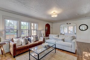 TV connectée, cheminée, espaces bureaux