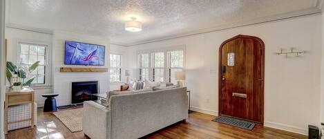 TV connectée, cheminée, espaces bureaux