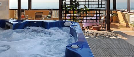 Bain à remous extérieur