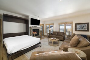 Smart TV, fireplace, foosball - No MGMT Fees! Renovated 2 Bdrm in River Run! (Keystone)