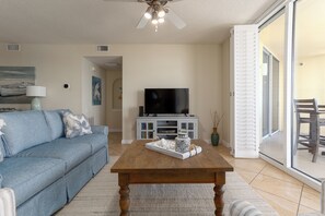 Smart TV, books - Breathtaking Panoramic Views of the Gulf (Pensacola)