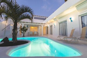 Outdoor pool - Villas Veaco Supreme Bahia Azul (La Oliva)