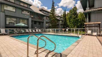 Piscine extérieure, piscine chauffée