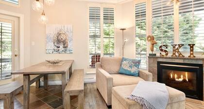 Sprawling Corner Condo, Amazing 1st floor deck, Ski in/out, Sleeps 4