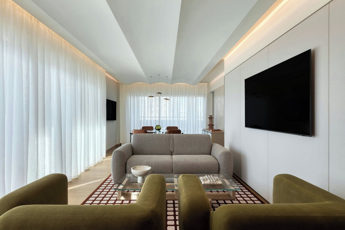 Suite, 1 Bedroom, Non Smoking, Balcony (Senator Suite) | 거실 공간