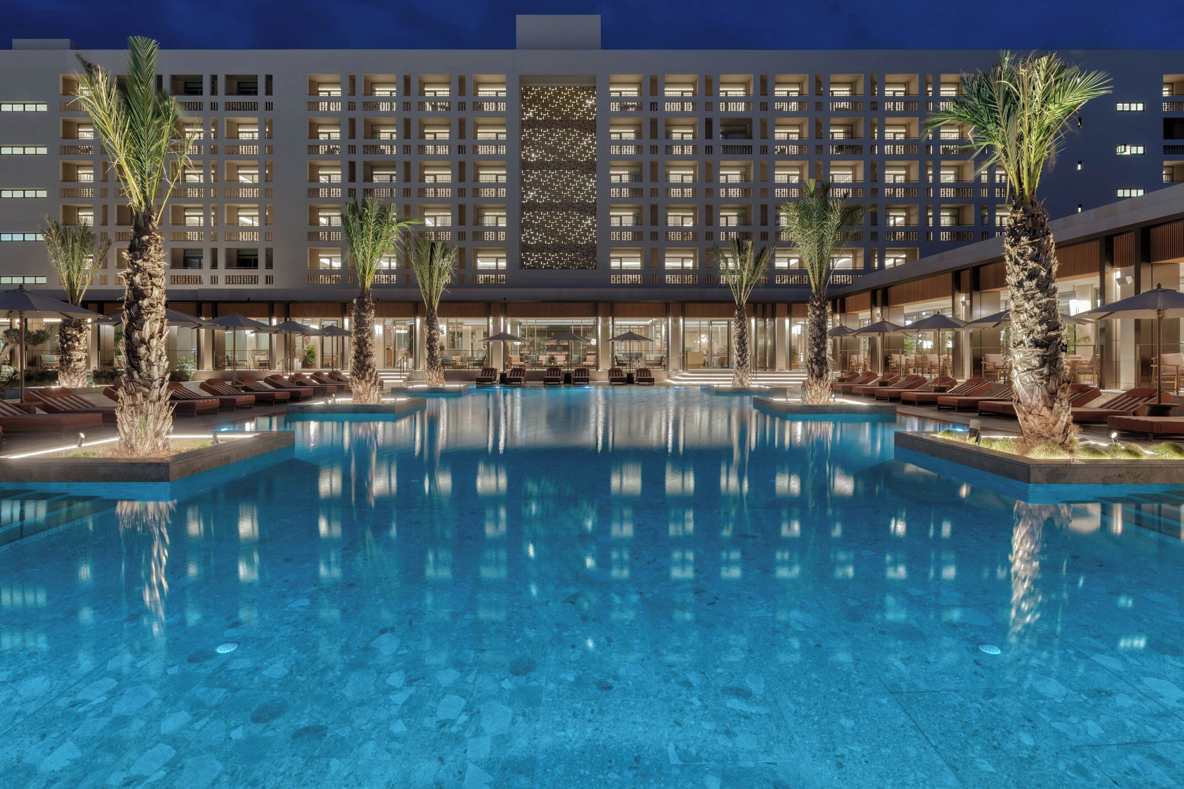 Indoor pool, 2 outdoor pools, pool loungers