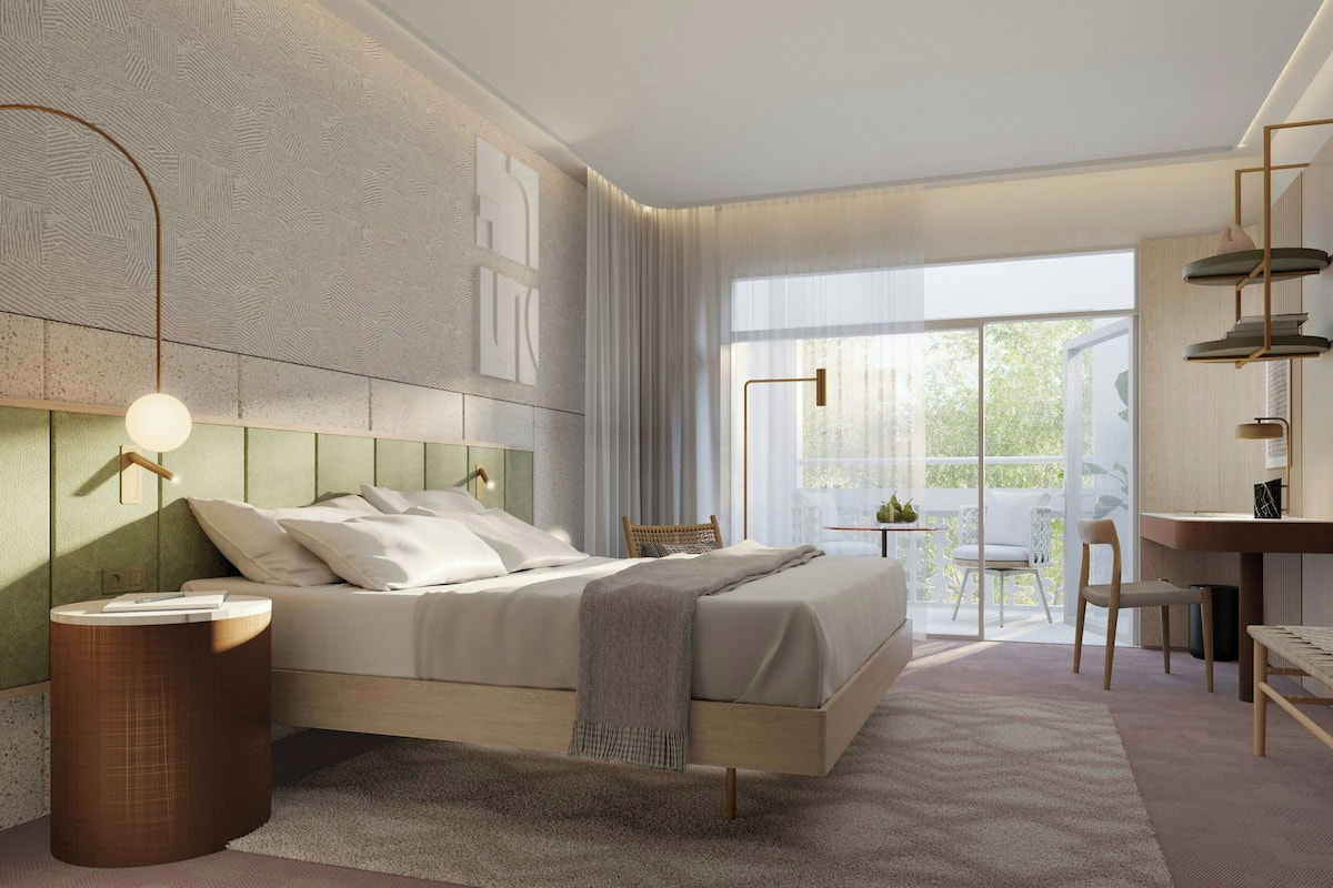 Minibar, in-room safe, desk, free cots/infant beds