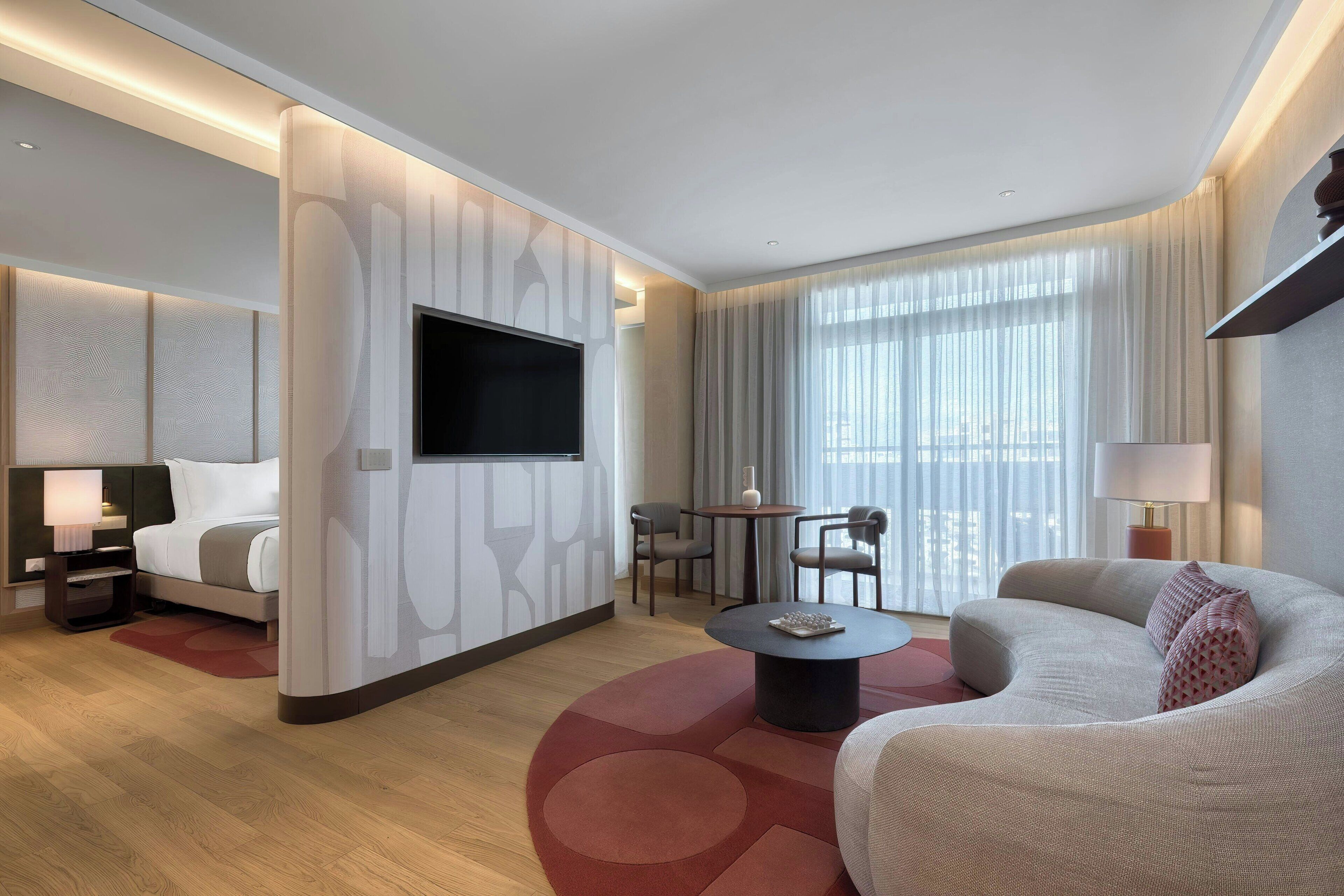 Suite, 1 Bedroom, Non Smoking, Poolside (Capital Suite) | Kilátás a szobából