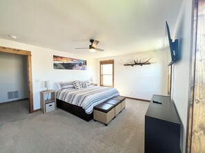 3 bedrooms, desk, free WiFi, bed sheets