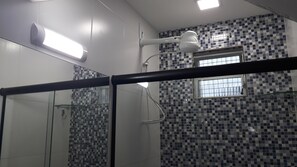 Dusche, Handtücher, Seife, Shampoo