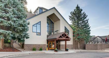 Beautiful And Updated Studio Condo In DTC!