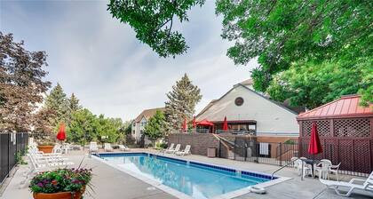 Beautiful And Updated Studio Condo In DTC!