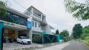 A modern building with a sign for 'AH VERDE' and a white car parked in front. - OYO 90037 Rumah Verde (Bogor)