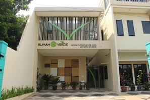 Exterior - OYO 90037 Rumah Verde (Bogor)