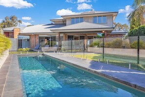 Pool - 6A Blair St - Echuca Holiday Homes (Moama)
