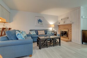 Smart-TV, Kamin, Bücher