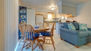 A compact living space with a dining area, kitchenette, and a sofa. - Sound side OBX Condo no stairs, pool, enjoy the Fall, less crowds peaceful ! (Kitty Hawk)