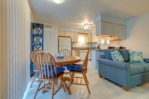 Sound side OBX Condo no stairs, pool, enjoy the Fall, less crowds peaceful !