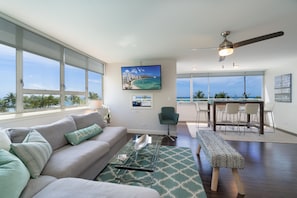 TV - Ocean Front Waikiki - Best Views! (Honolulu)