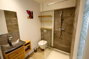 Hair dryer, towels, soap, shampoo - T2 Design for 2 with small private pool, ideal for a loving couple. (Les Trois ILets)