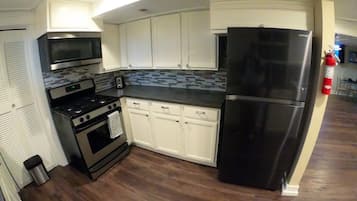 KylskÄp, mikrovÄgsugn, ugn och spishÀll