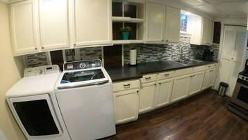 KylskÄp, mikrovÄgsugn, ugn och spishÀll