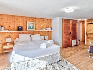 2 bedrooms, bed sheets