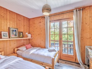 2 bedrooms, bed sheets