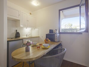 Fridge, microwave, oven, coffee/tea maker - Studio Marinella - Welkeys (Anglet)