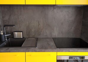 Fridge, oven, dishwasher, coffee/tea maker