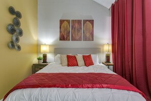 1 bedroom, iron/ironing board, WiFi, bed sheets - King Bed✶4K TVs✶Ultra Fast Internet✶2 Car Parking #107 (Arlington)
