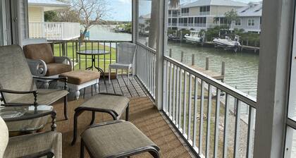 Newly remodeled 1 bedroom suite in Goodland Fl. fishing island of Marco Island
