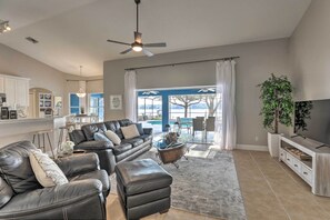 TV - Dog-Friendly Lake Home w/ Dock ~ 25 Mi to Disney! (Clermont)