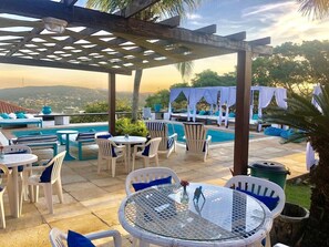 Outdoor dining - Royal Turquesa Boutique Hotel (Búzios)