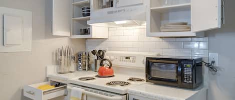 Fridge, microwave, oven, stovetop