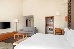 Iron/ironing board, travel crib, free WiFi, bed sheets