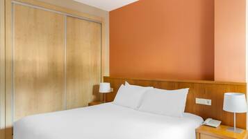1 bedroom, in-room safe, iron/ironing board, free WiFi