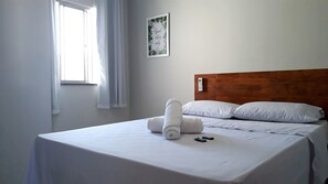 1 habitación, tabla de planchar con plancha, wifi y ropa de cama 