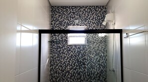 Dusche, Handtücher, Seife, Shampoo