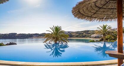 Modern 1-Bed Apartment | Near the Beach | Sleeps 4