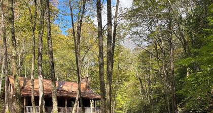 Private creek cabin with hot tub nestled in the foothills of Cheat mountain