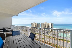 Outdoor dining - Beach view with a large private balcony.  (Panama City Beach)