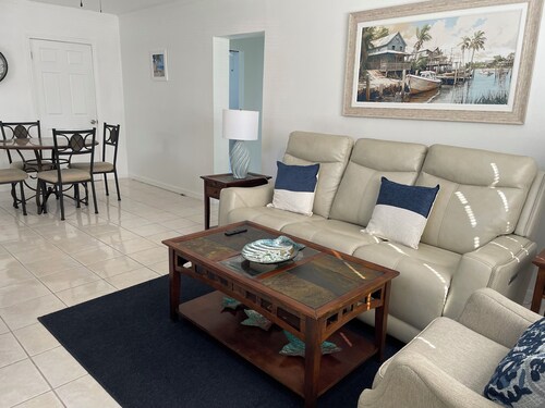 Friendly and quite neighborhood, waterfront view,  kayaks or go fishing.