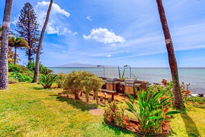 Property grounds - Oceanfront getaway with a furnished patio, views, pool, & high-speed WiFi (Lahaina)