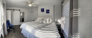 4 bedrooms, desk, WiFi, bed sheets