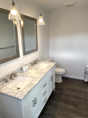 Combined shower/tub, hair dryer, towels, soap