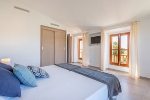 5 bedrooms, in-room safe, iron/ironing board, free WiFi